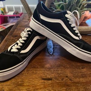 Vans Women’s Old Skool Sneaker